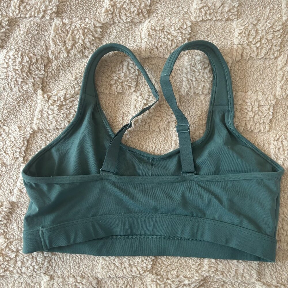 Gymshark Essentials Bra - Picture 2 of 3